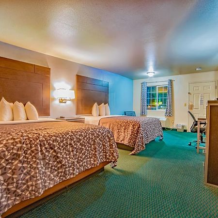 Turlock Inn Экстерьер фото