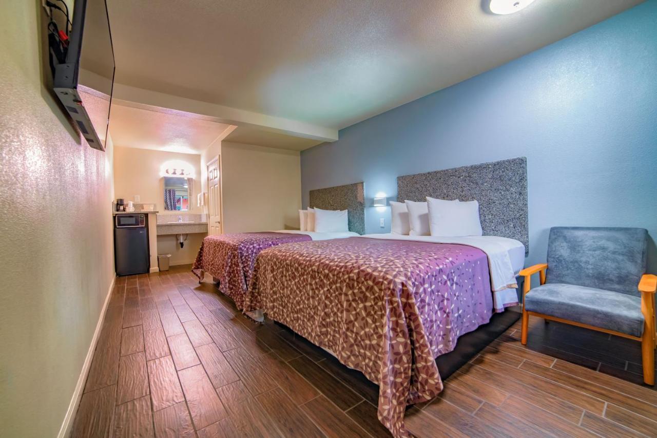 Turlock Inn Экстерьер фото